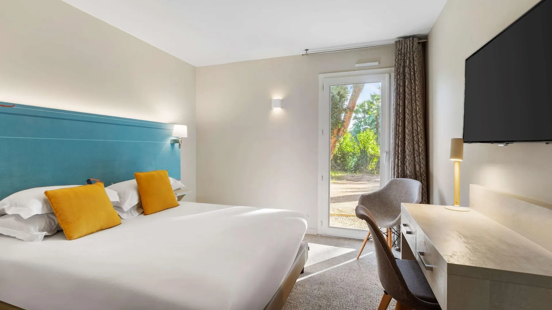 Best Western Plus Hyeres Cote D'Azur 4*,